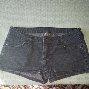 City Street Jean Shorts w/‎ diamond Metal on back
